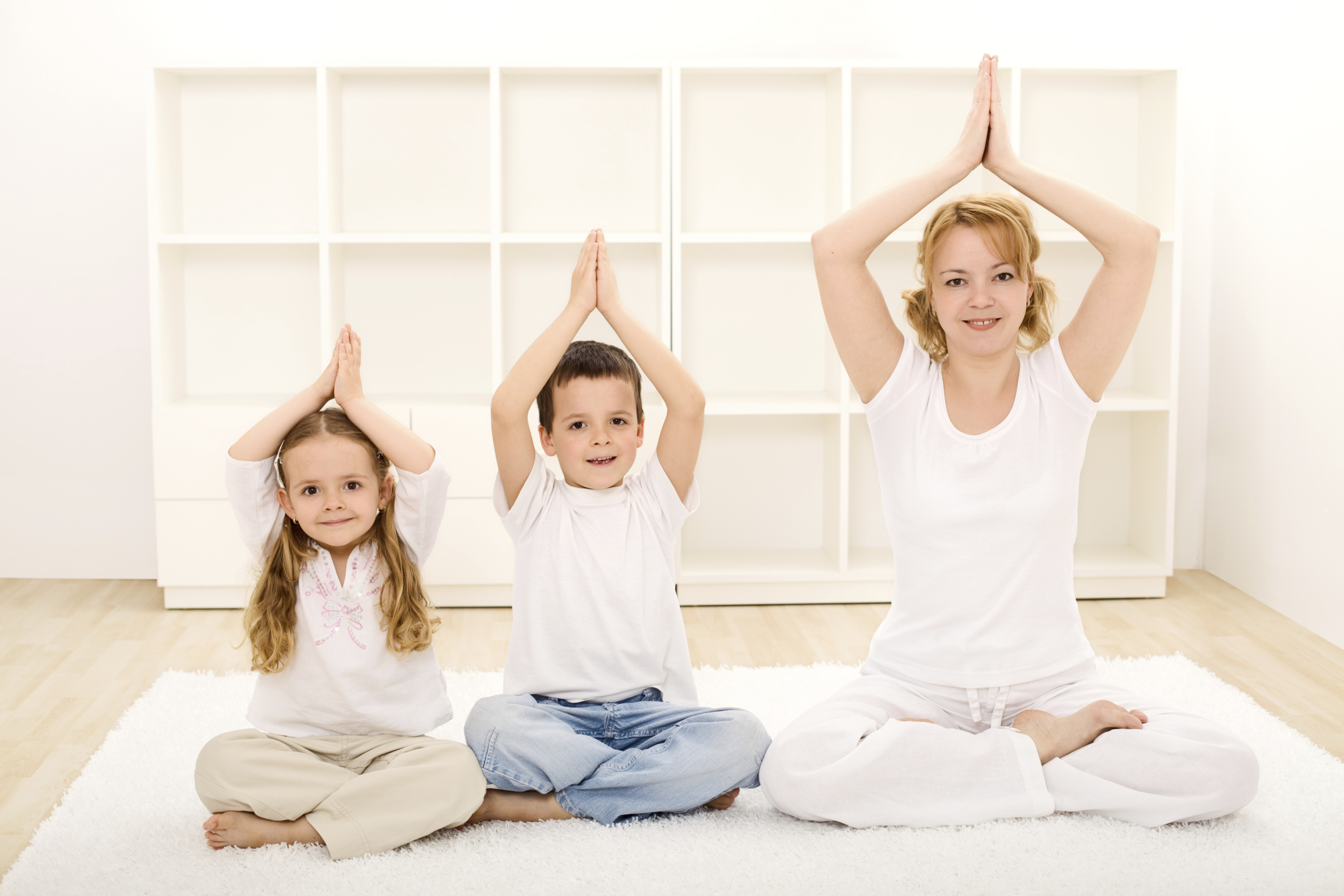 Медитации родители. Йога для детей. Йога для ребенка и взрослого. Дети йоги. Здоровый ребенок.