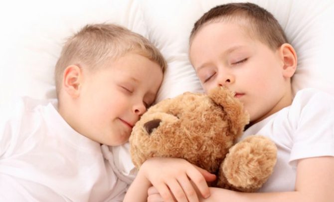 get-your-kids-to-sleep-in-their-own-beds-daily-parent