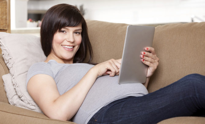 opener-pregnant-woman-tablet