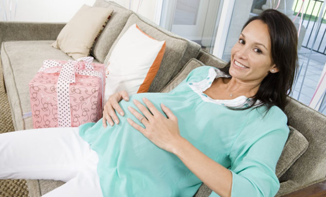maternity-clothes-pregnant-woman